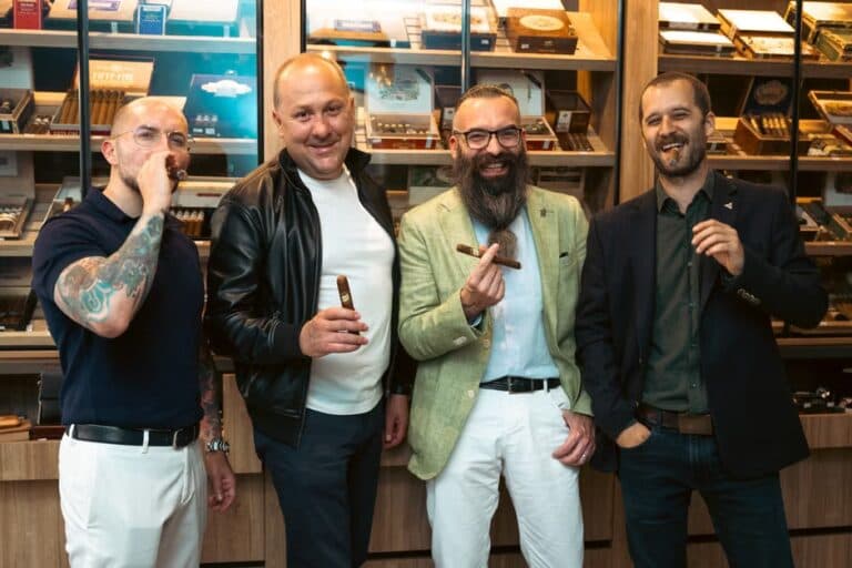 Cigar Lounge Etiquette for Beginners and How to Blend In
